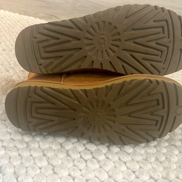 UGG Womens Bailey Button II Boot Chestnut - Picture 12 of 13